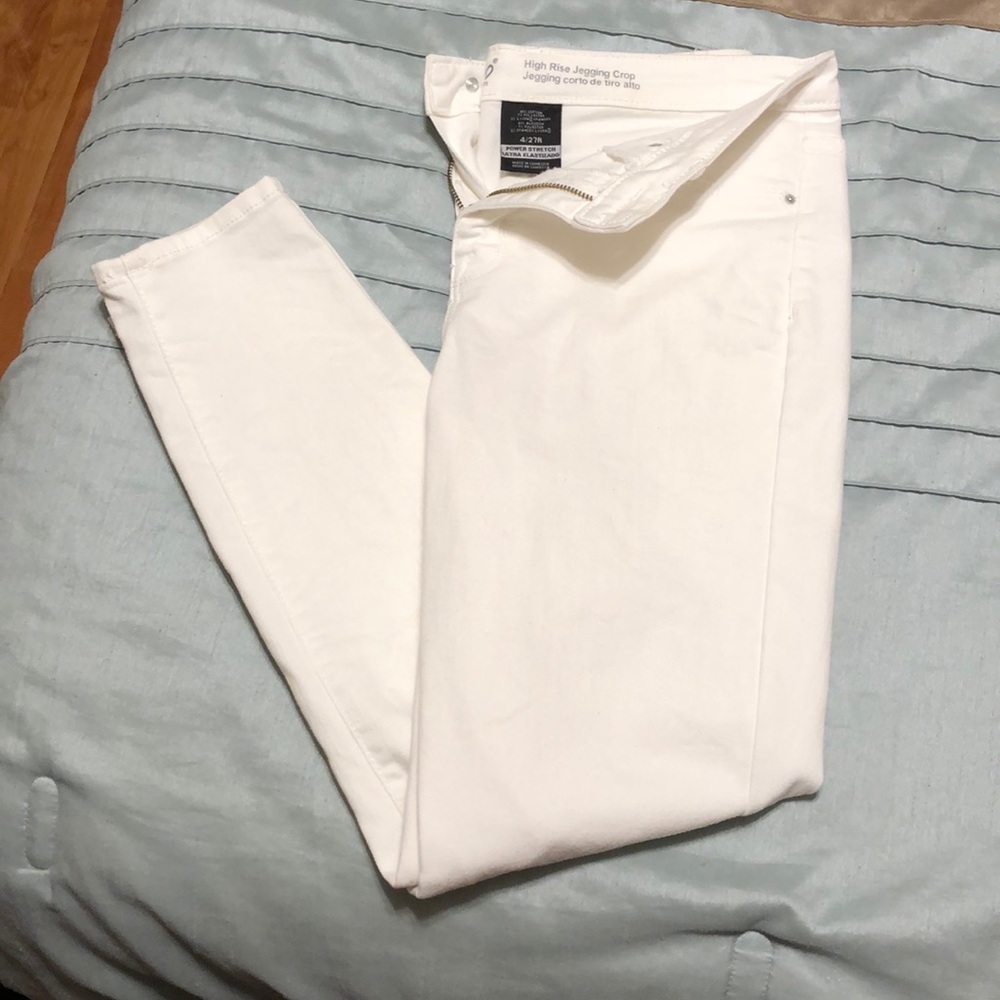 White ankle crop skinny jeans